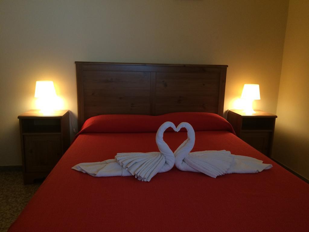 Apartamentos Dominguez Calera Chambre photo
