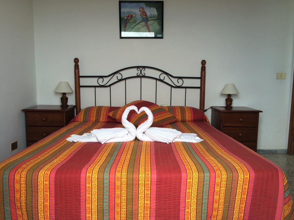 Apartamentos Dominguez Calera Chambre photo
